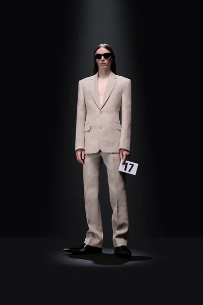 Look 17